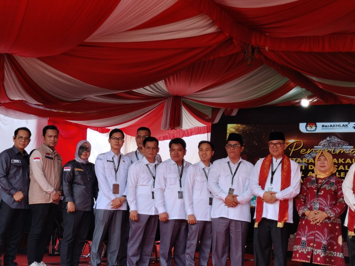 Tiga Komisioner PALI selalu hadir dari hari pertama hingga hari terakhir proses penerimaan berkas pendaftaran Bakal Calon Bupati dan Wakil Bupati PALI di KPU 