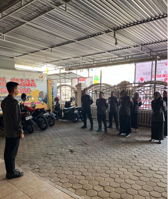 Bawaslu PALI : Gelar Apel pagi di Sekretariat Bawaslu PALI