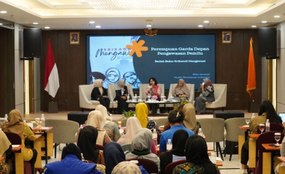 Diskusi Bedah Buku Srikandi Mengawasi: Kisah Perempuan Pengawas Pemilu dalam Mengawasi Pemilu 2024 di Batam, Kepulauan Riau, Selasa (12/8/2025).