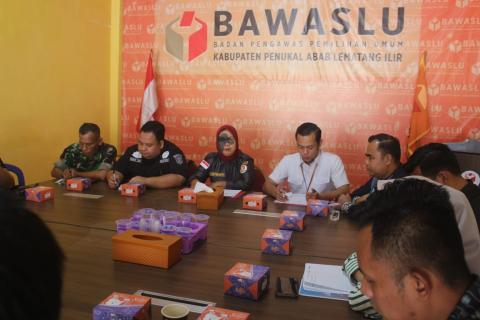   Bawaslu PALI Ajak Warga Hindari Isu Negatif pada Pemilu Serentak 2024