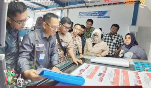 Foto: Bawaslu dan KPU Kabupaten PALI serta pihak terkait saat pengawasan proses percetakan surat suara pilkada Pali 2024