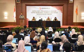 Sekretaris Jenderal (Sekjen) Bawaslu, Ichsan Fuady saat membuka Kick Off Pelatihan Dasar (Latsar) CPNS Bawaslu Tahun 2025 dan Sosialisasi Massive Open Online Course (MOOC) di Jakarta, Kamis (14/8/2025).