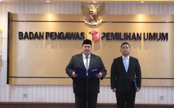 Ketua Bawaslu Rahmat Bagja saat melantik Penggantian Antarwaktu Anggota Bawaslu Provinsi dan Kabupaten di kantor Bawaslu, Jakarta pada, Sabtu (26/7/2025)/Foto: Publikasi Pemberitaan Bawaslu